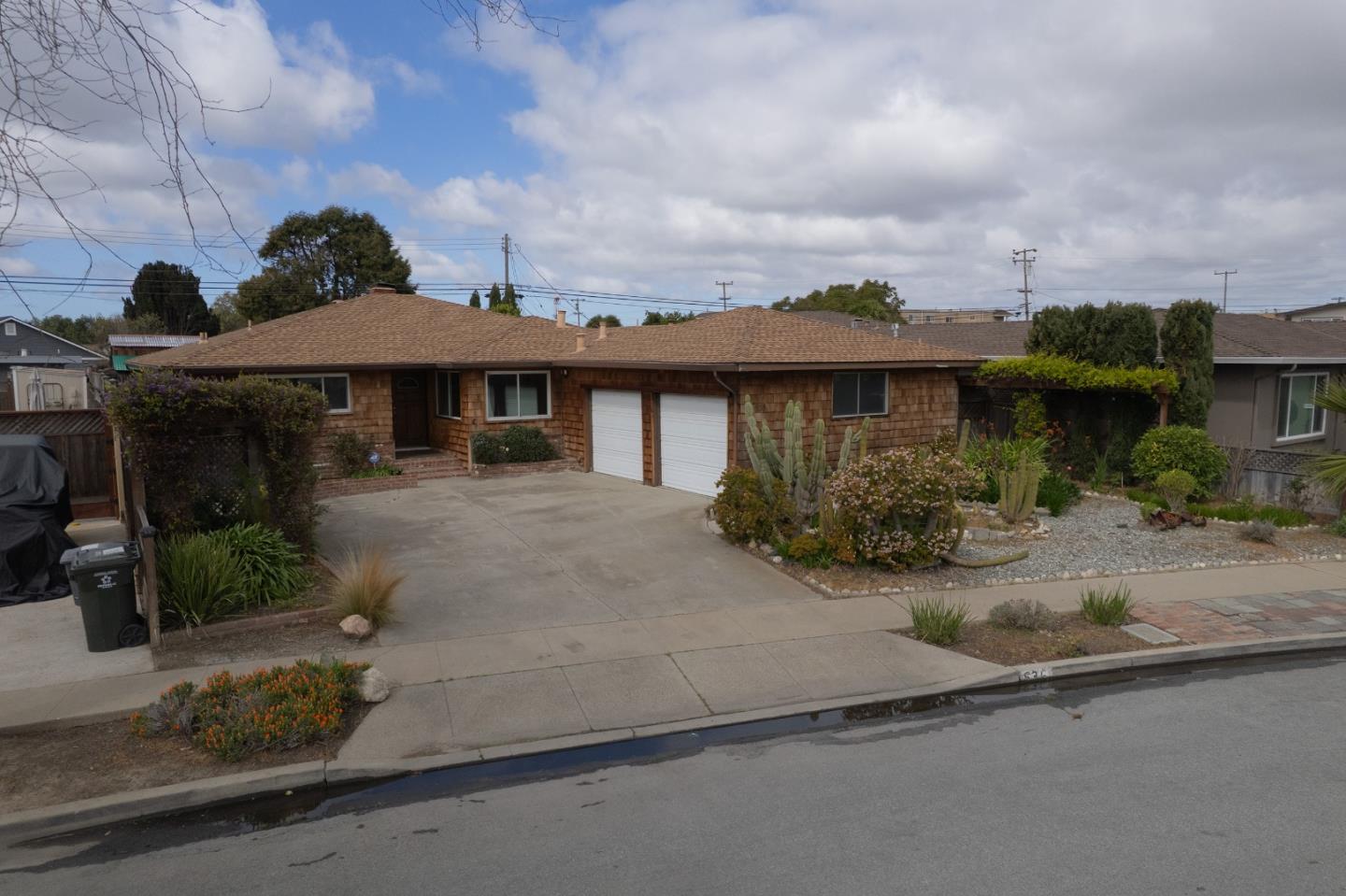 Detail Gallery Image 2 of 26 For 536 Alameda Ave, Salinas,  CA 93901 - 2 Beds | 1/1 Baths