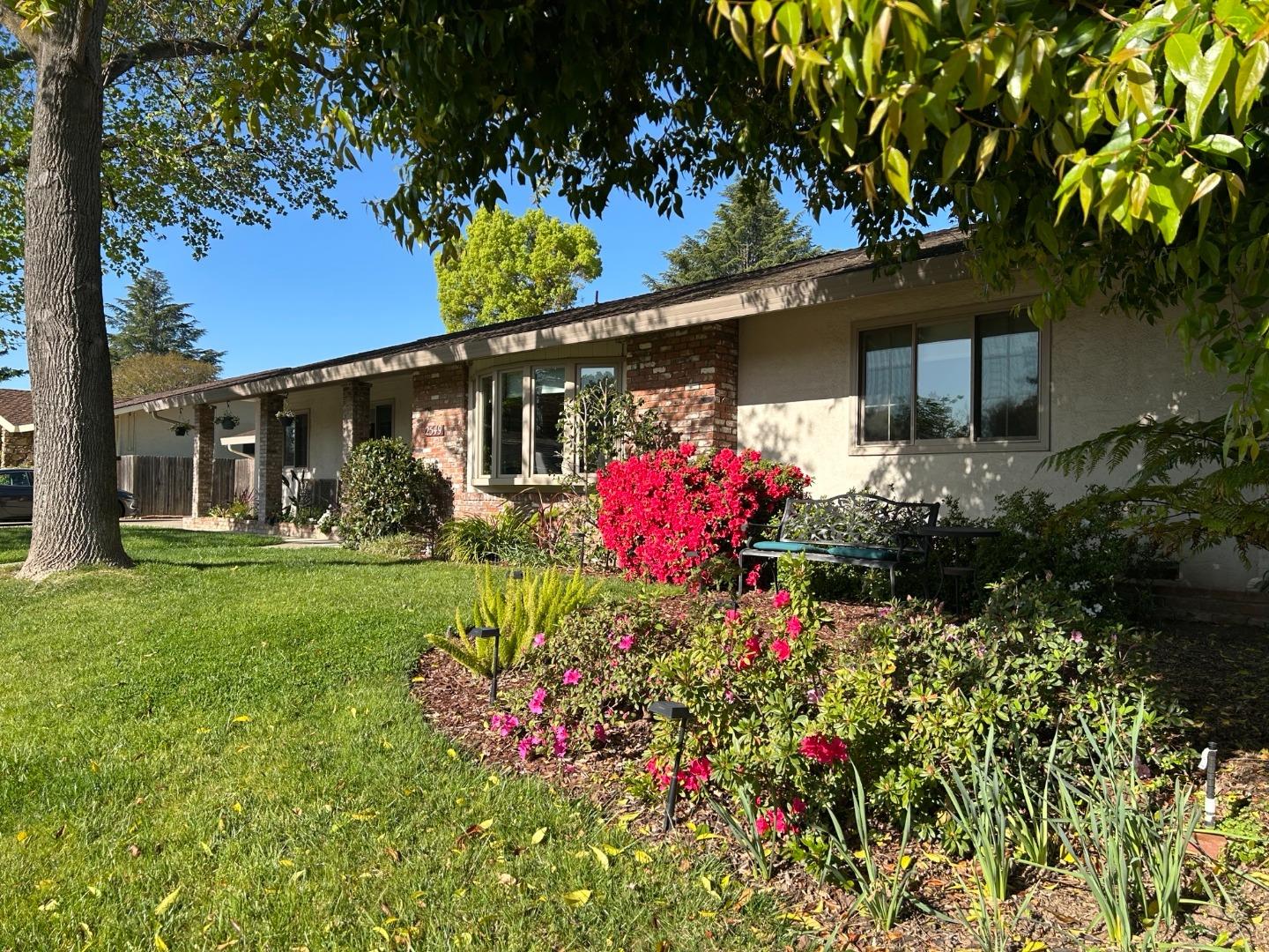 Detail Gallery Image 2 of 44 For 2549 Morley Way, Sacramento,  CA 95864 - 4 Beds | 3 Baths