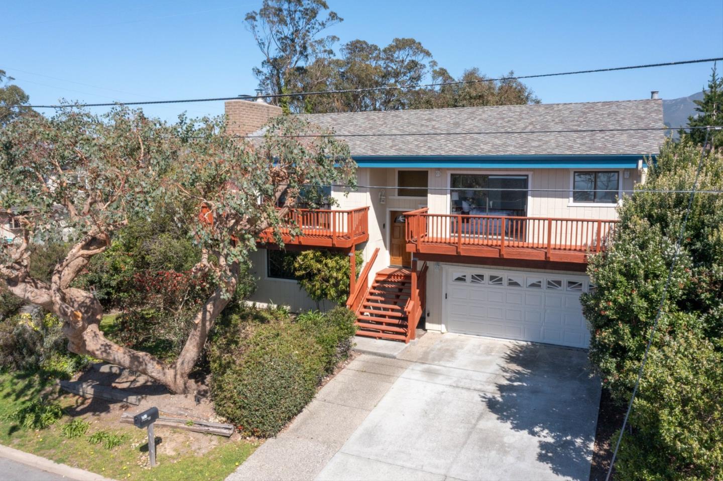 Detail Gallery Image 2 of 32 For 801 Buena Vista St, Moss Beach,  CA 94038 - 4 Beds | 2/1 Baths