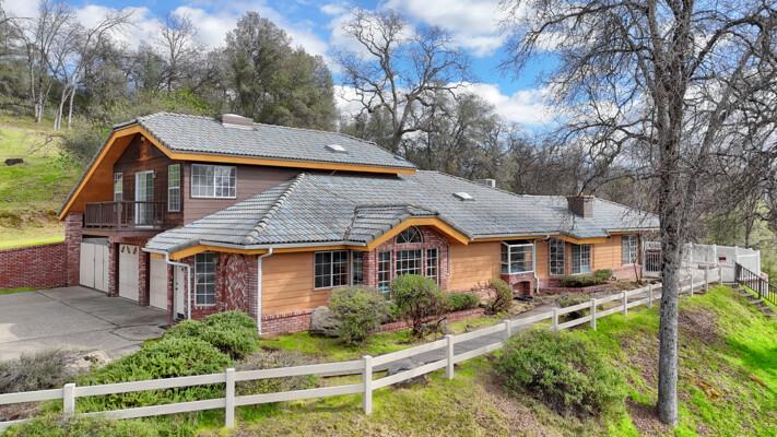 Detail Gallery Image 2 of 30 For 40835 Big Oak Flat Rd, Oakhurst,  CA 93644 - 3 Beds | 2 Baths