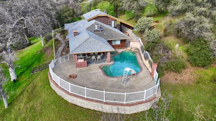 Detail Gallery Image 4 of 30 For 40835 Big Oak Flat Rd, Oakhurst,  CA 93644 - 3 Beds | 2 Baths