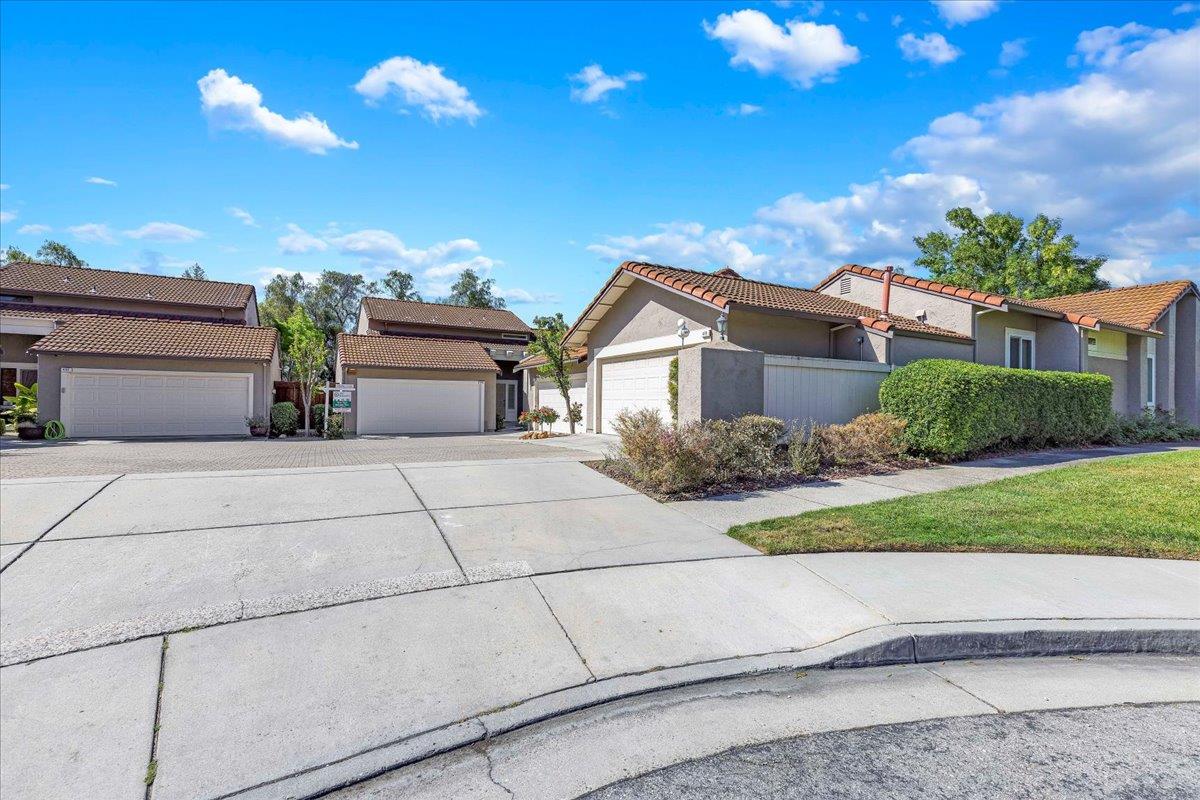 Detail Gallery Image 10 of 47 For 480 Verano Ct, San Jose,  CA 95111 - 3 Beds | 3 Baths