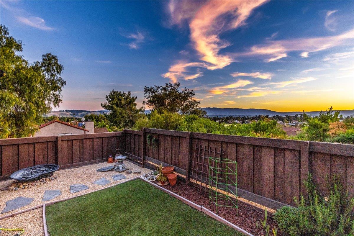 Detail Gallery Image 3 of 47 For 480 Verano Ct, San Jose,  CA 95111 - 3 Beds | 3 Baths