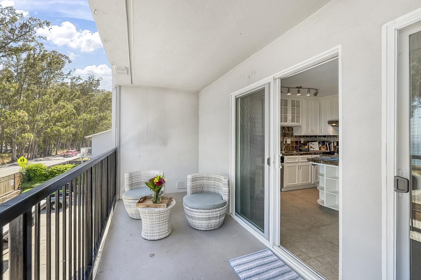 Detail Gallery Image 4 of 15 For 815 Balboa Ave #206,  Capitola,  CA 95010 - 2 Beds | 1/1 Baths