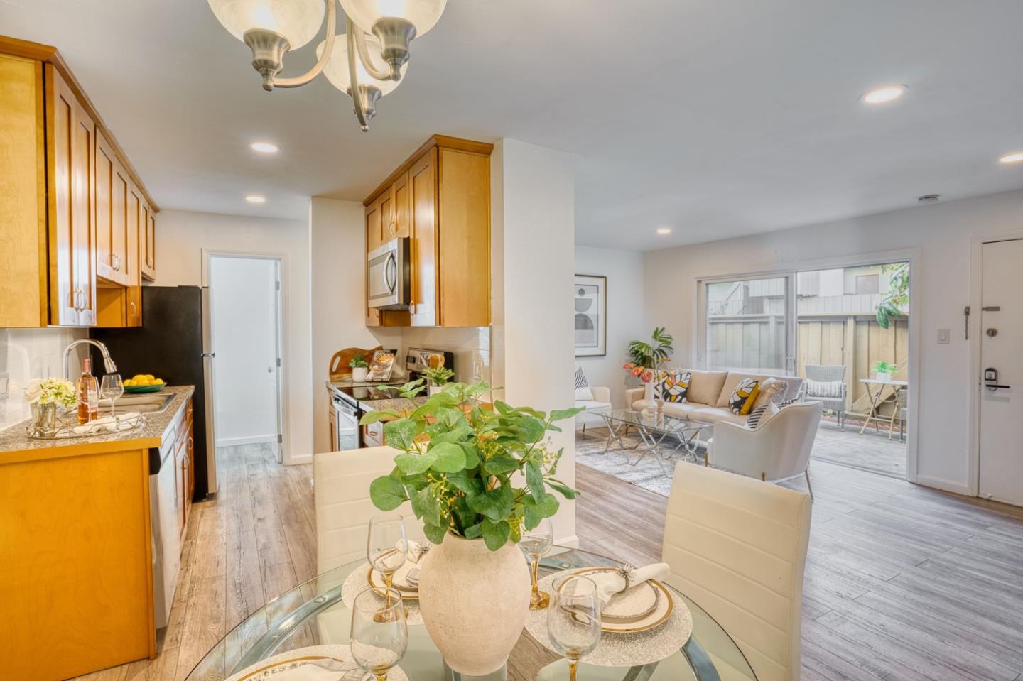 Detail Gallery Image 5 of 20 For 380 Auburn Way #10,  San Jose,  CA 95129 - 2 Beds | 1 Baths