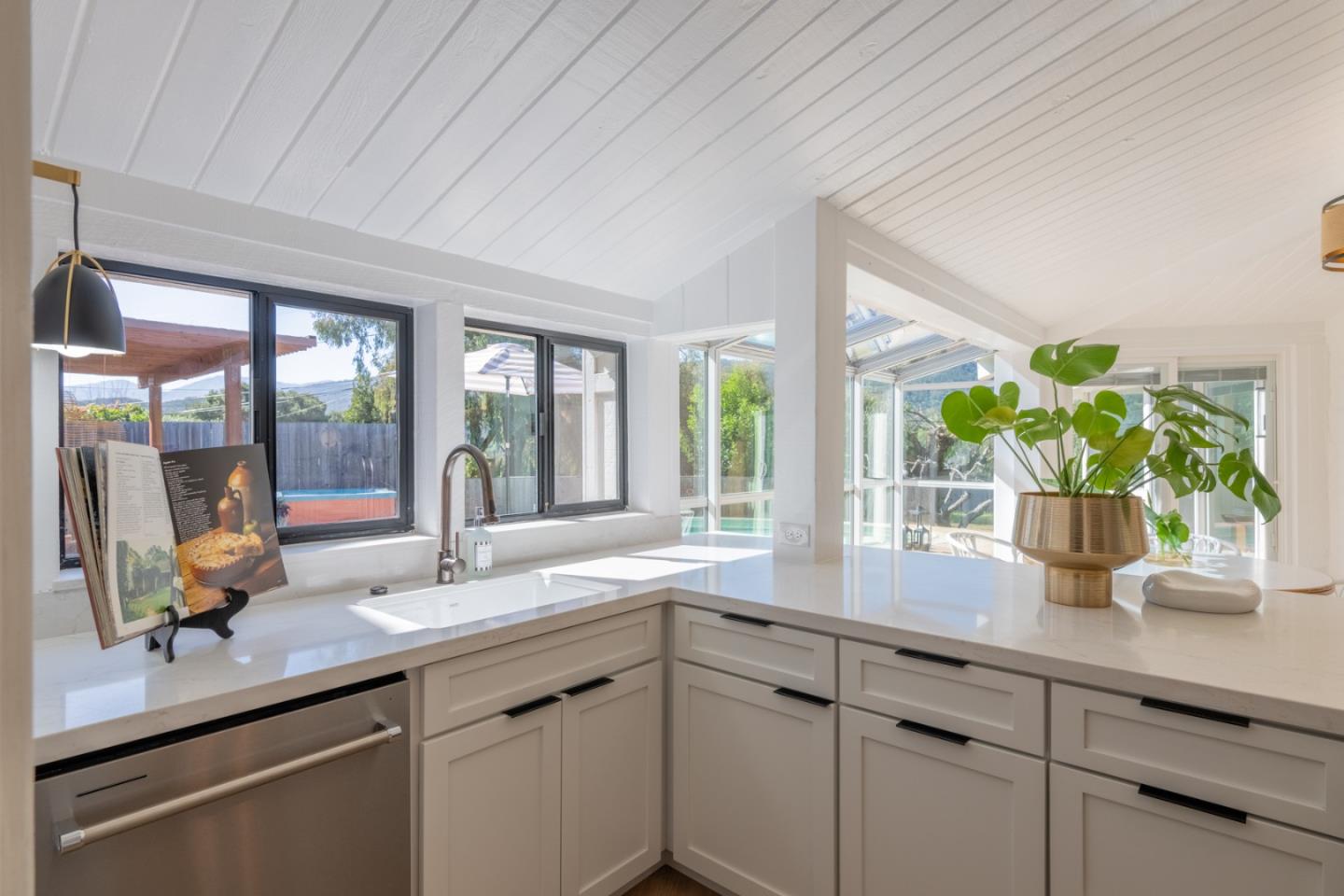 Detail Gallery Image 14 of 56 For 187 Ford Road, Carmel Valley,  CA 93924 - 4 Beds | 3 Baths