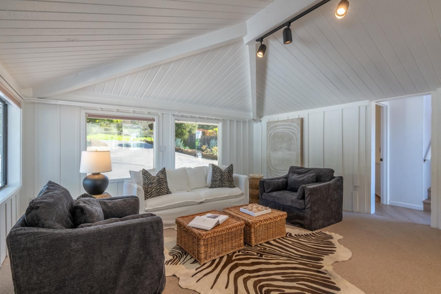 Detail Gallery Image 17 of 56 For 187 Ford Road, Carmel Valley,  CA 93924 - 4 Beds | 3 Baths