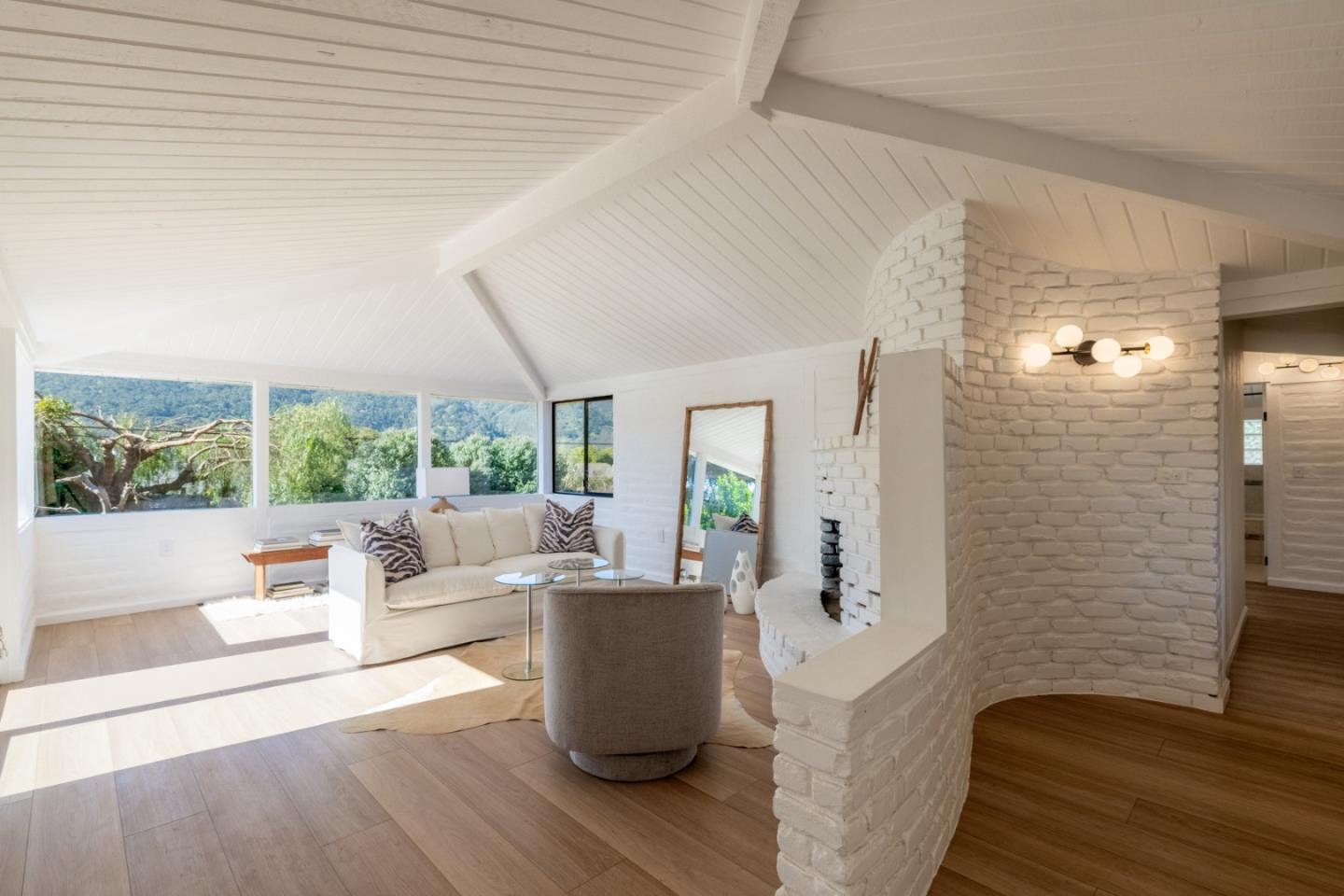 Detail Gallery Image 4 of 56 For 187 Ford Road, Carmel Valley,  CA 93924 - 4 Beds | 3 Baths