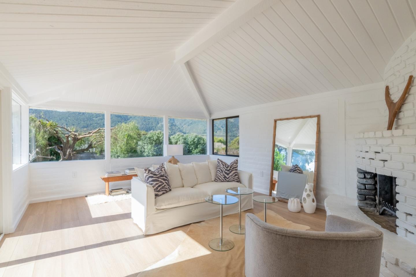 Detail Gallery Image 5 of 56 For 187 Ford Road, Carmel Valley,  CA 93924 - 4 Beds | 3 Baths