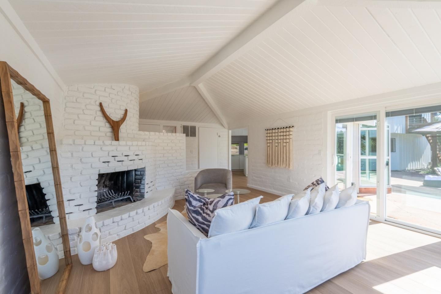 Detail Gallery Image 7 of 56 For 187 Ford Road, Carmel Valley,  CA 93924 - 4 Beds | 3 Baths