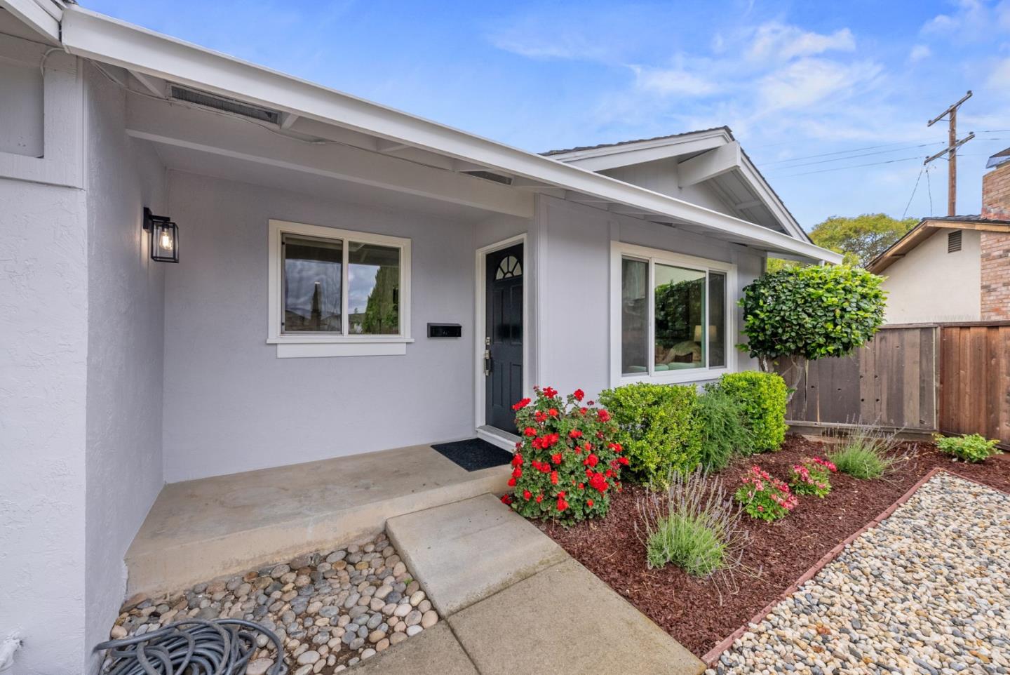 Detail Gallery Image 4 of 38 For 1493 Mallard Way, Sunnyvale,  CA 94087 - 4 Beds | 2 Baths