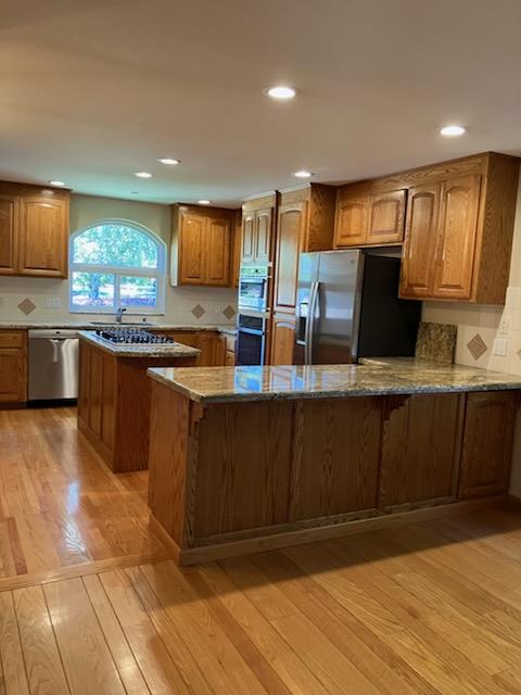 Detail Gallery Image 5 of 21 For 5 Maple Way, San Carlos,  CA 94070 - 5 Beds | 4 Baths