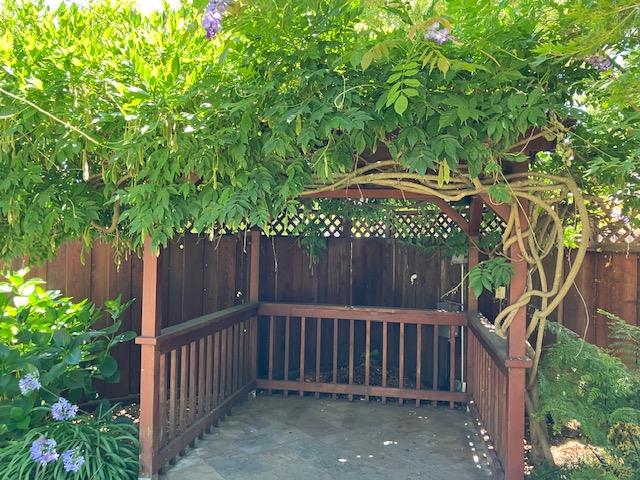 Detail Gallery Image 8 of 21 For 5 Maple Way, San Carlos,  CA 94070 - 5 Beds | 4 Baths