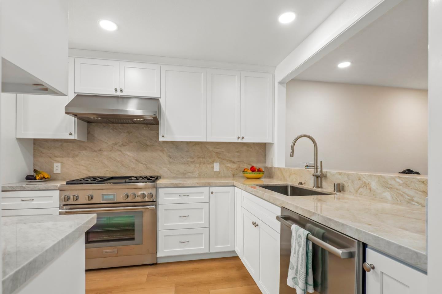 Detail Gallery Image 2 of 35 For 6142 Montgomery Pl, San Jose,  CA 95135 - 2 Beds | 2 Baths