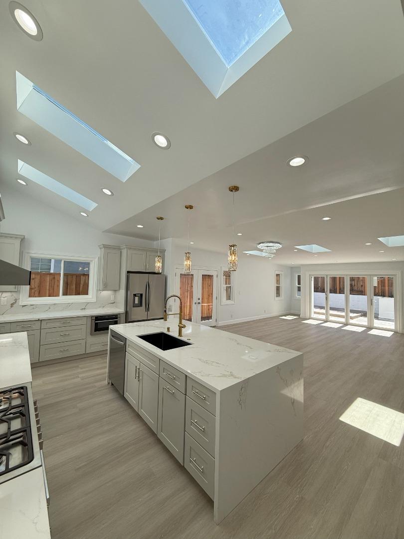 Detail Gallery Image 2 of 46 For 2552 Castleton Dr, San Jose,  CA 95148 - 4 Beds | 3/1 Baths
