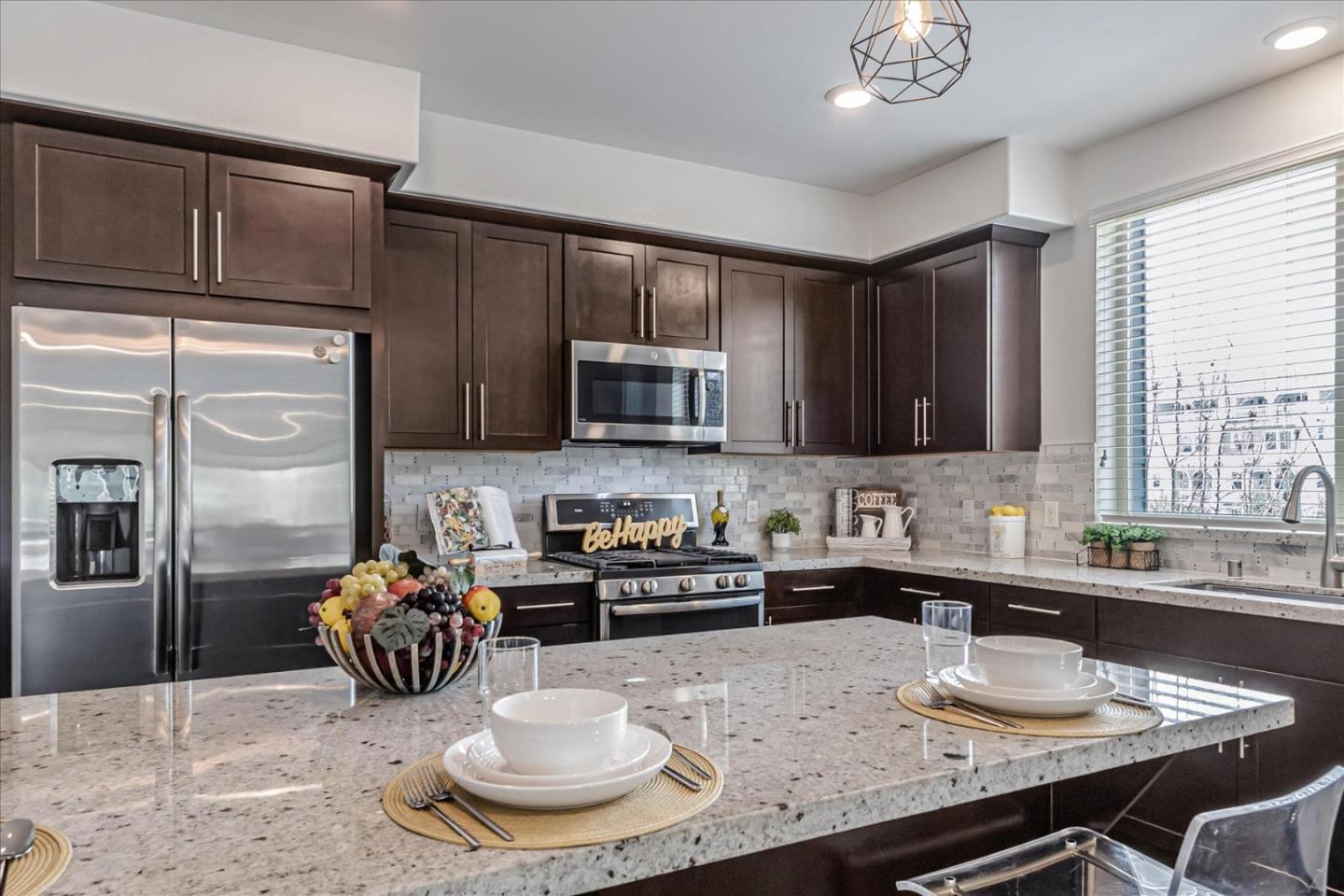 Detail Gallery Image 1 of 1 For 460 Montague Expy #20,  Milpitas,  CA 95035 - 3 Beds | 2/1 Baths