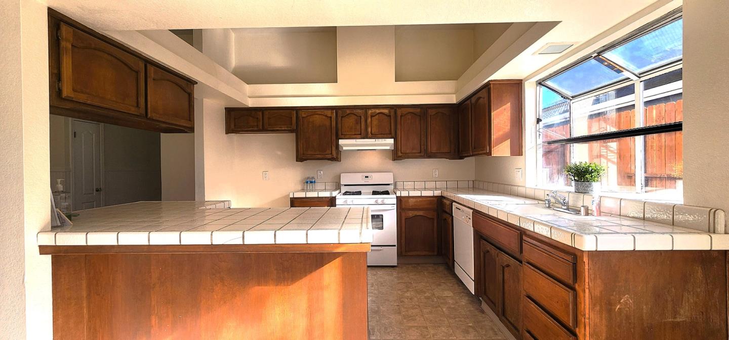 Detail Gallery Image 2 of 20 For 46200 Pine Meadow Dr, King City,  CA 93930 - 3 Beds | 2 Baths