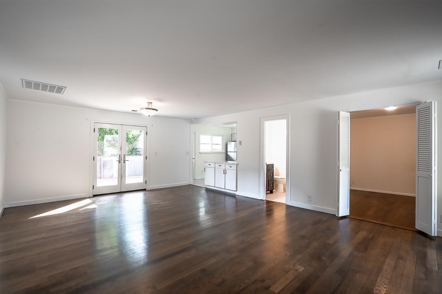 Detail Gallery Image 2 of 12 For 936 Lundy Ln a,  Los Altos,  CA 94024 - 3 Beds | 1 Baths