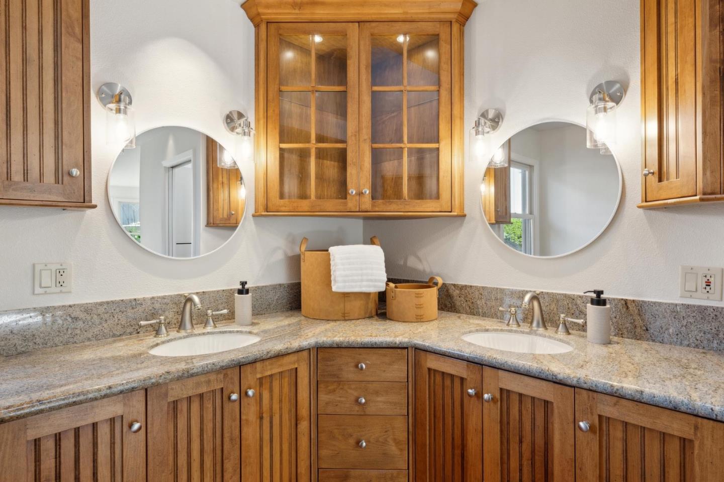 Detail Gallery Image 15 of 30 For 28064 Heron Ct, Carmel,  CA 93923 - 3 Beds | 3 Baths