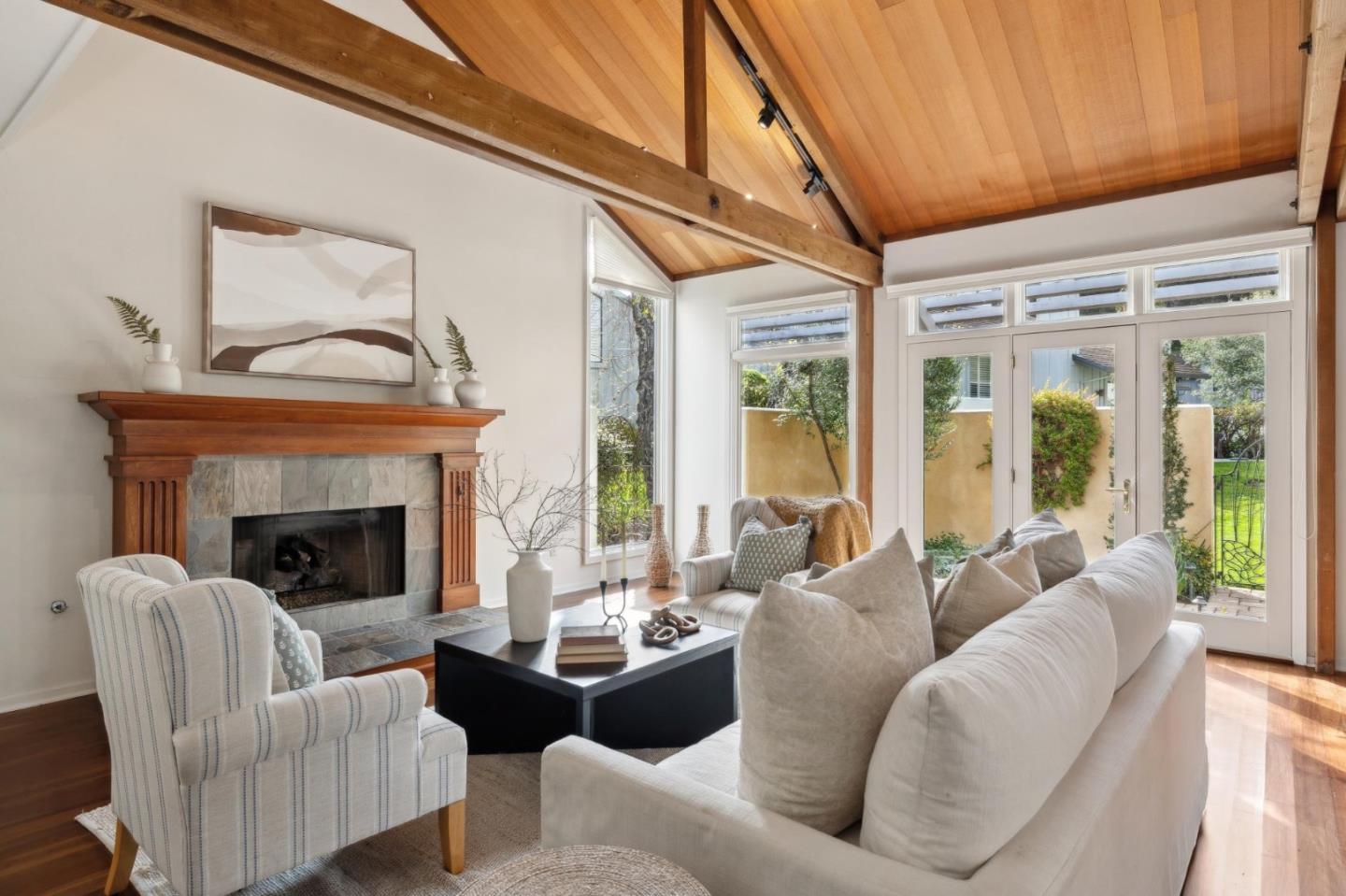 Detail Gallery Image 2 of 30 For 28064 Heron Ct, Carmel,  CA 93923 - 3 Beds | 3 Baths