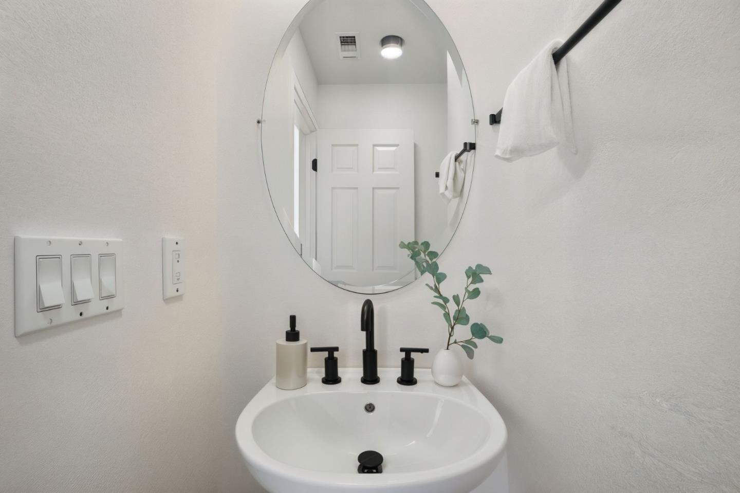 Detail Gallery Image 16 of 55 For 1145 Arabelle Way, San Jose,  CA 95132 - 4 Beds | 2/1 Baths