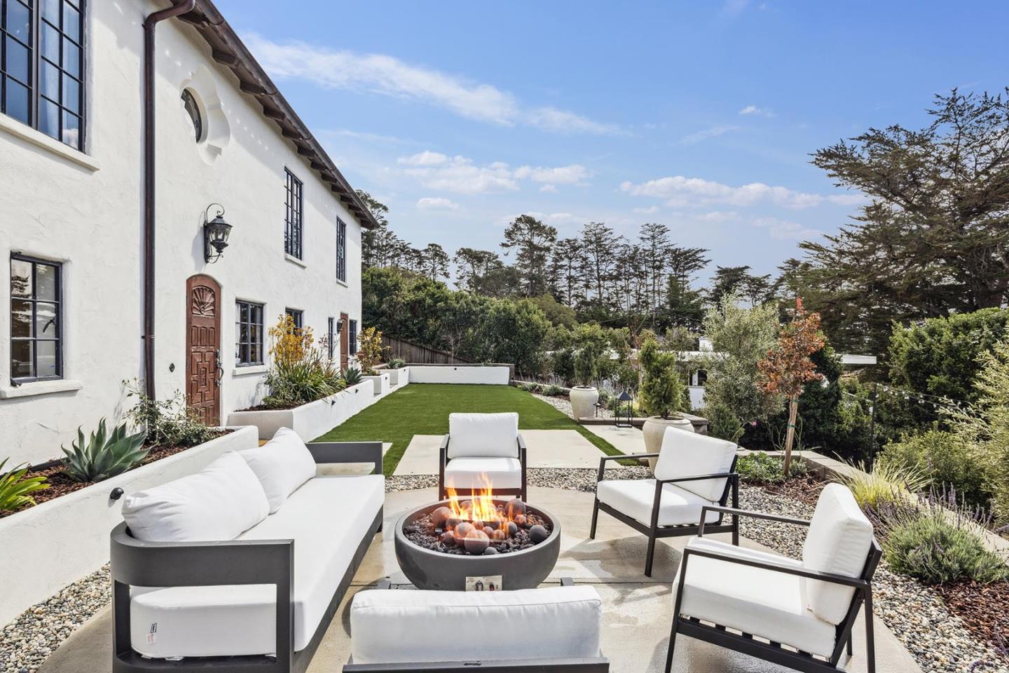 Detail Gallery Image 2 of 30 For 24410 S San Luis Ave, Carmel,  CA 93923 - 4 Beds | 4/1 Baths
