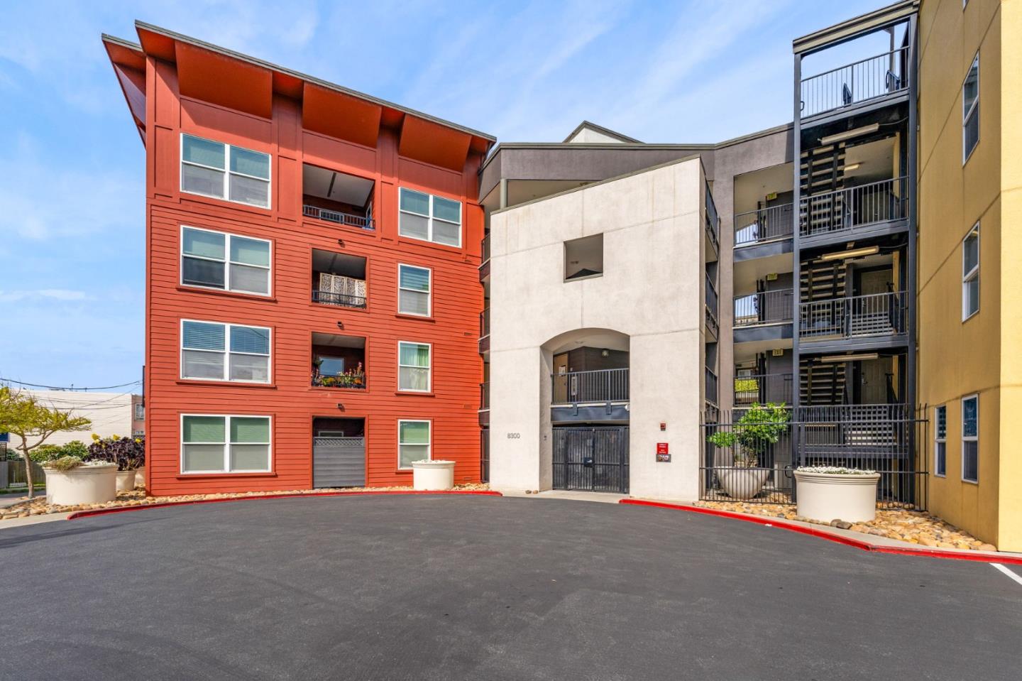 Detail Gallery Image 2 of 28 For 8300 Oceanview Ter #101,  San Francisco,  CA 94132 - 1 Beds | 1 Baths