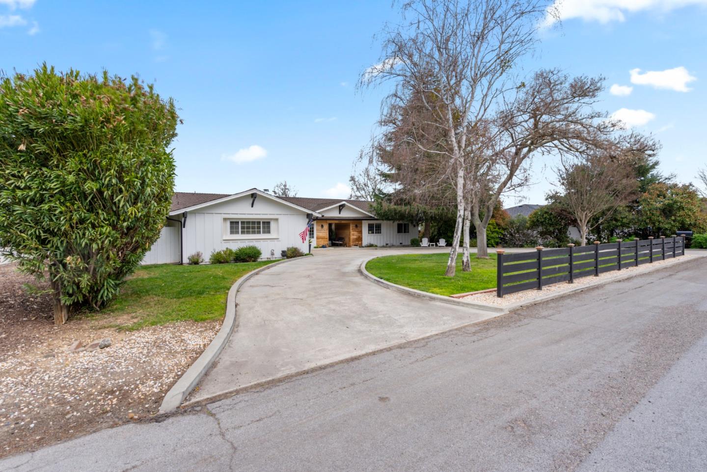 Detail Gallery Image 6 of 96 For 105 Rays Cir, Hollister,  CA 95023 - 4 Beds | 2/1 Baths