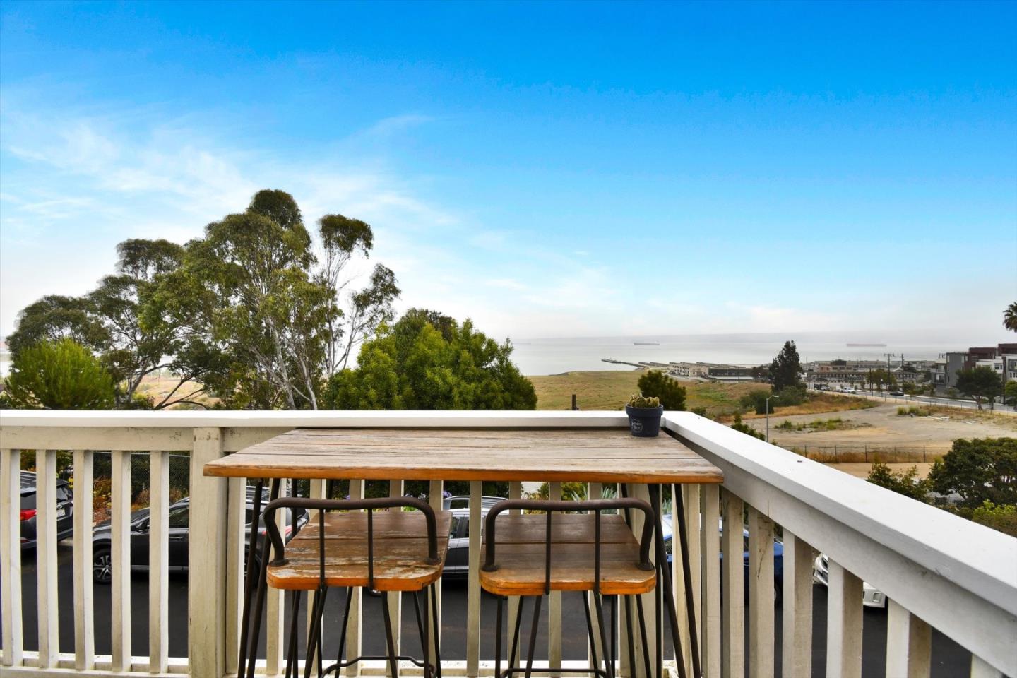 Detail Gallery Image 11 of 30 For 161 Cleo Rand Ln, San Francisco,  CA 94124 - 2 Beds | 1/1 Baths
