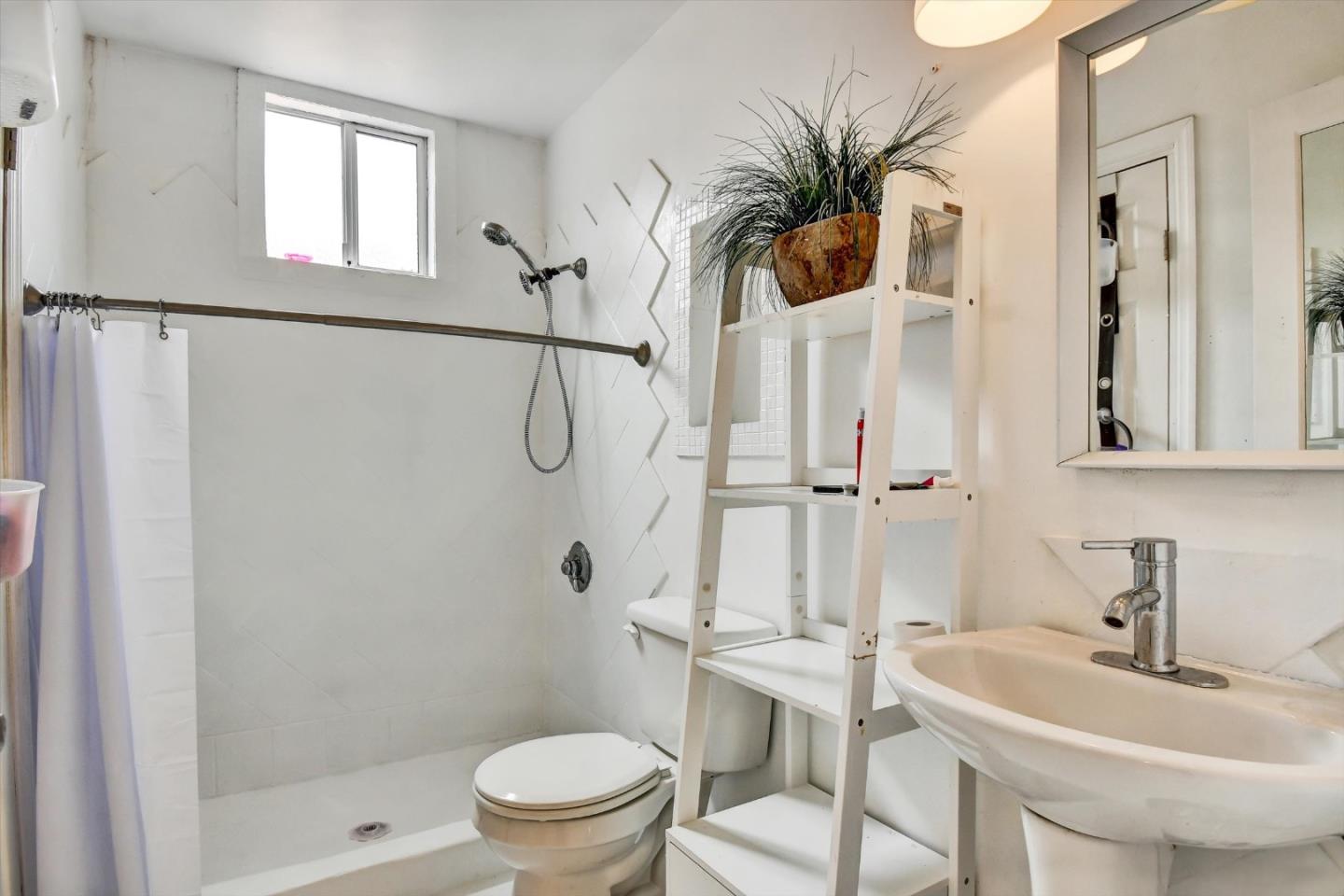 Detail Gallery Image 17 of 30 For 161 Cleo Rand Ln, San Francisco,  CA 94124 - 2 Beds | 1/1 Baths
