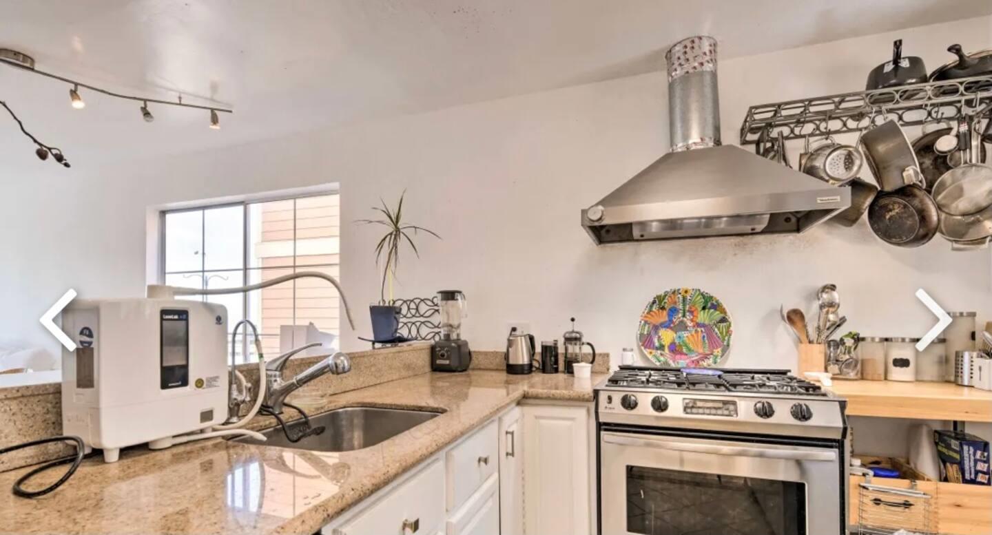 Detail Gallery Image 5 of 10 For 161 Cleo Rand Ln, San Francisco,  CA 94124 - 2 Beds | 1/1 Baths