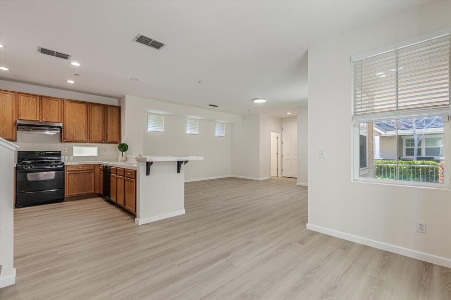 Detail Gallery Image 11 of 43 For 94 Pelican St, Brentwood,  CA 94513 - 3 Beds | 2/1 Baths