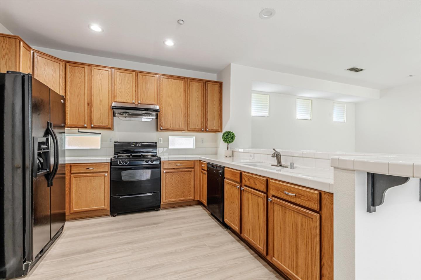 Detail Gallery Image 12 of 43 For 94 Pelican St, Brentwood,  CA 94513 - 3 Beds | 2/1 Baths