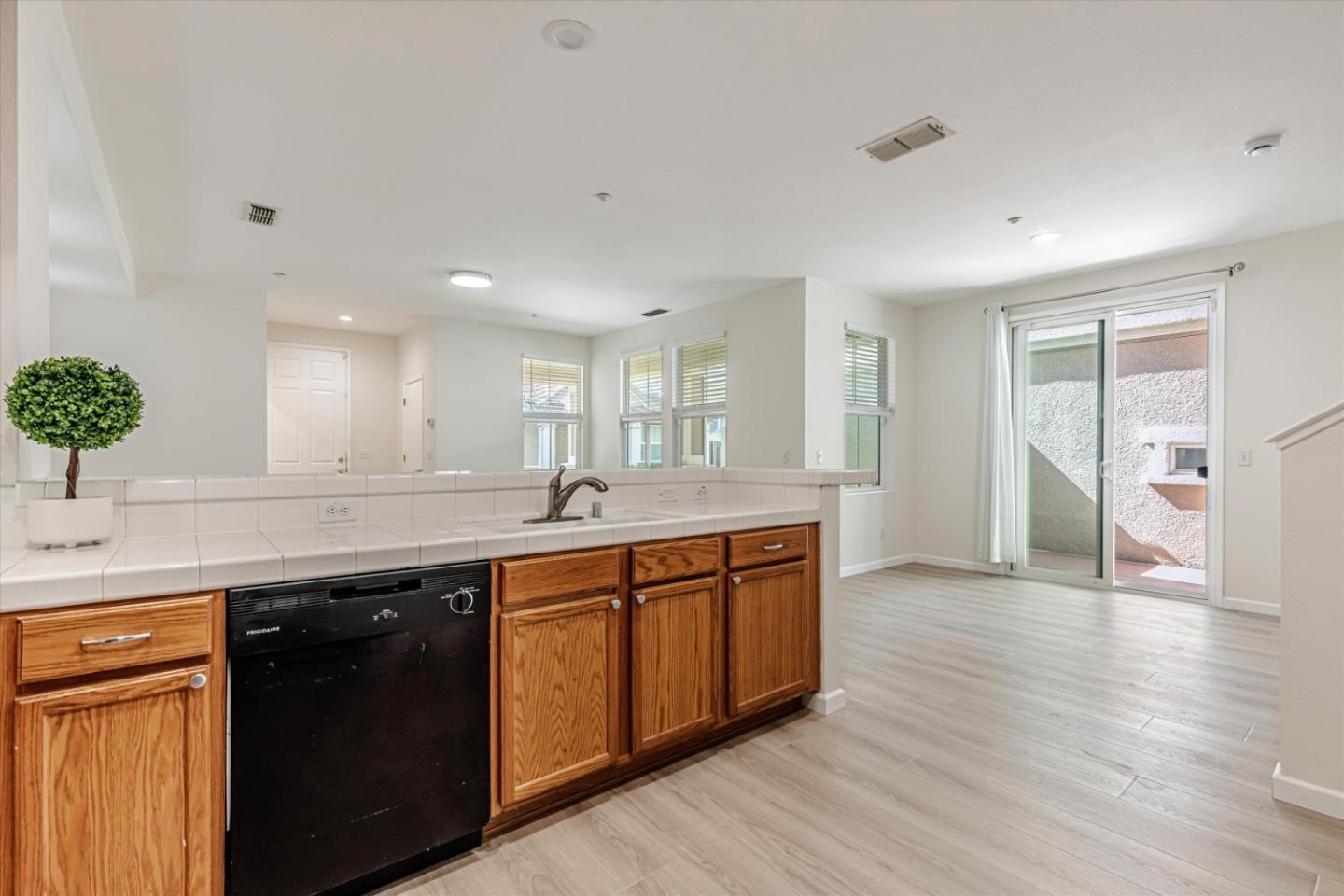 Detail Gallery Image 13 of 43 For 94 Pelican St, Brentwood,  CA 94513 - 3 Beds | 2/1 Baths