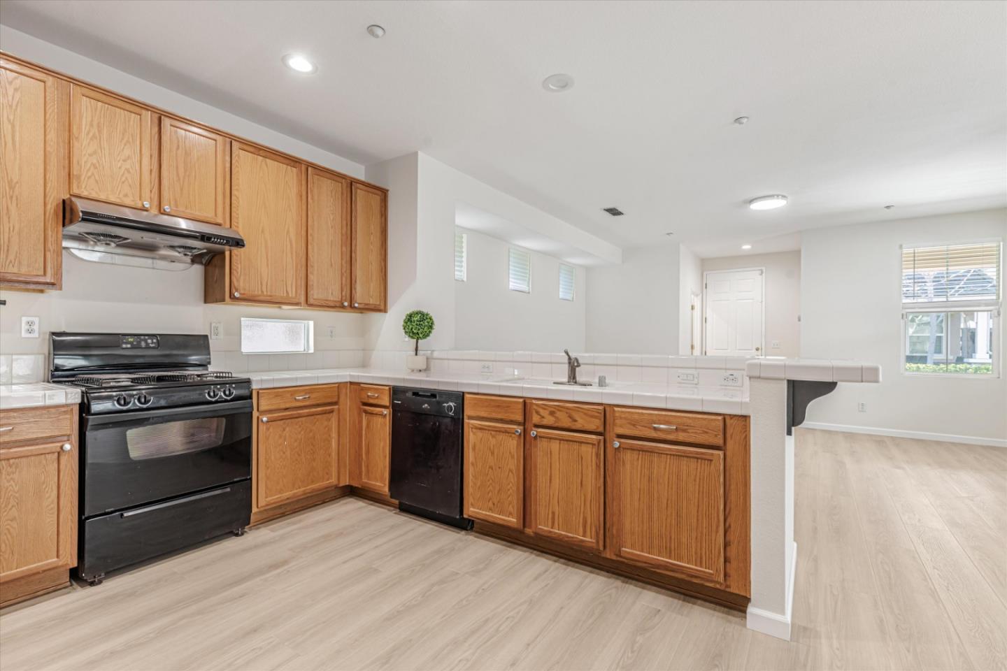 Detail Gallery Image 14 of 43 For 94 Pelican St, Brentwood,  CA 94513 - 3 Beds | 2/1 Baths