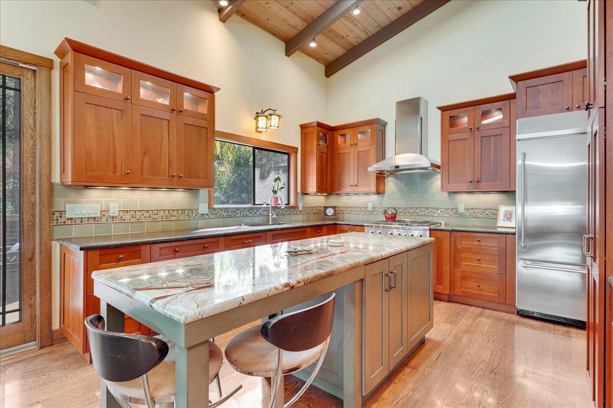Detail Gallery Image 2 of 38 For 404 Esmeralda Dr, Santa Cruz,  CA 95060 - 3 Beds | 2/1 Baths