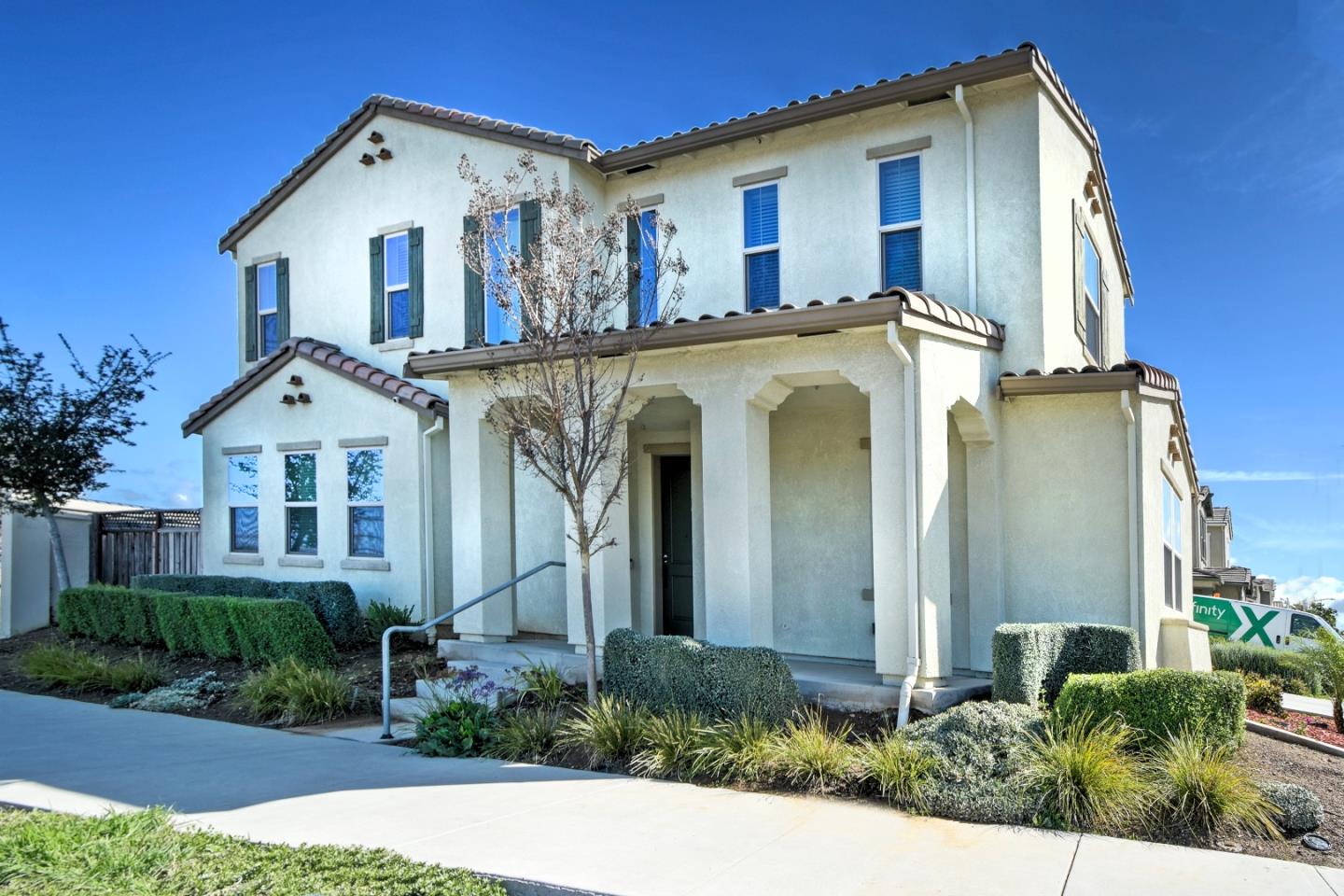 Detail Gallery Image 2 of 26 For 771 Einstein Pl, Gilroy,  CA 95020 - 4 Beds | 3 Baths