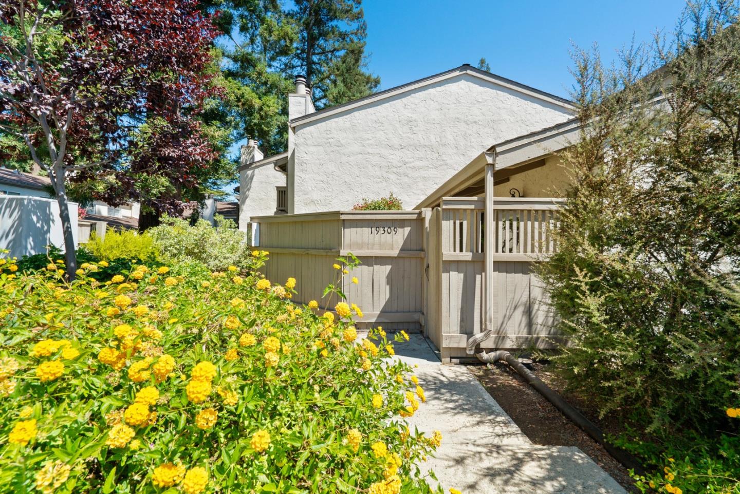 Detail Gallery Image 4 of 23 For 19309 Vineyard Ln, Saratoga,  CA 95070 - 1 Beds | 1 Baths