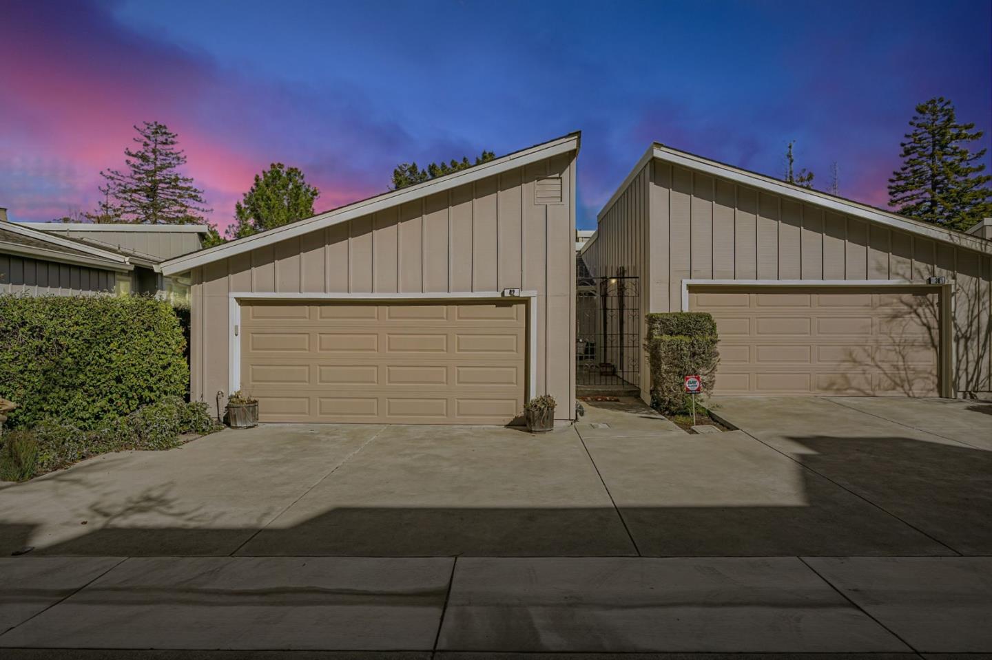Detail Gallery Image 2 of 45 For 42 Weepingridge Ct, San Mateo,  CA 94402 - 3 Beds | 2/1 Baths