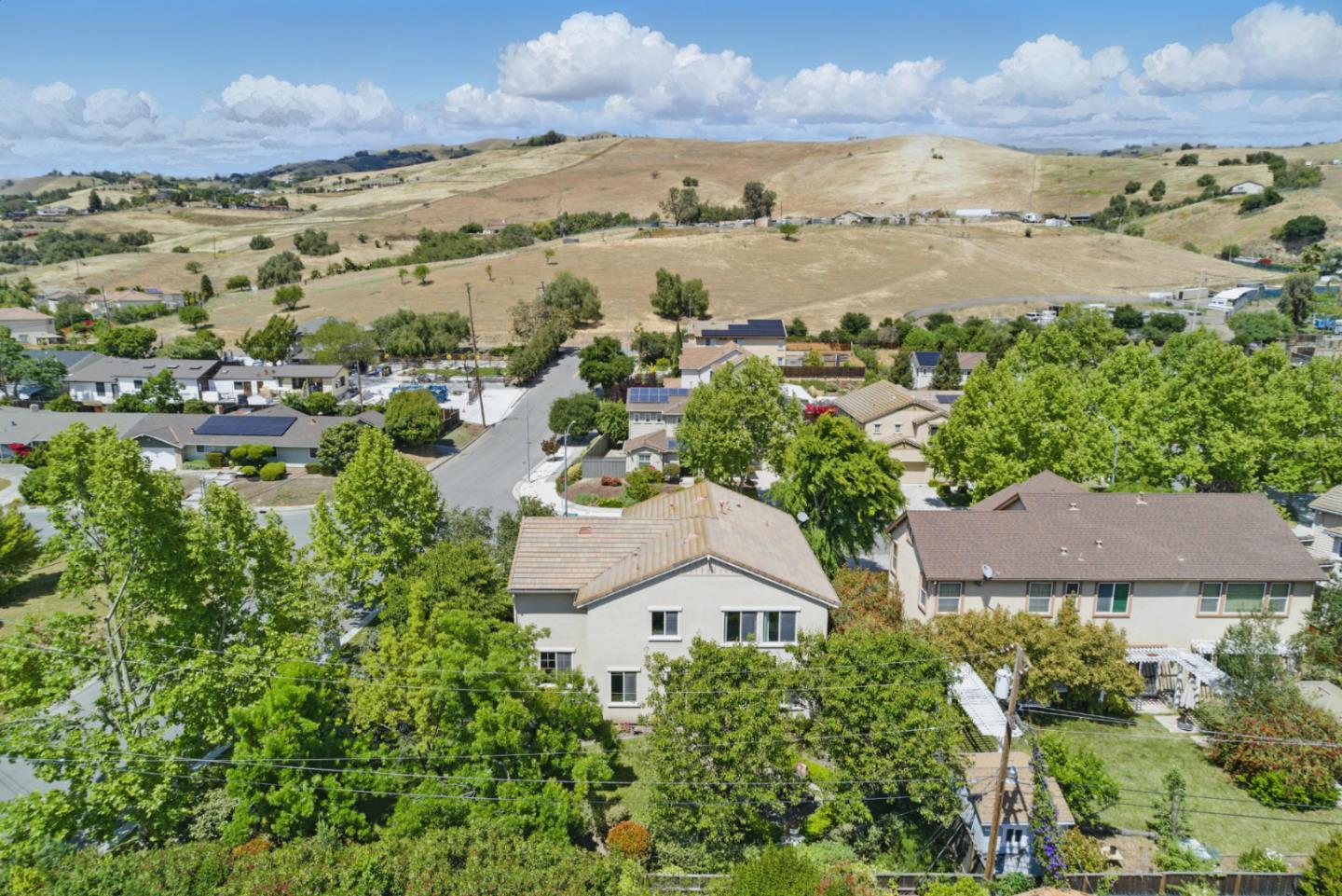 Detail Gallery Image 33 of 37 For 1353 Cristal Ct, San Jose,  CA 95127 - 4 Beds | 3 Baths