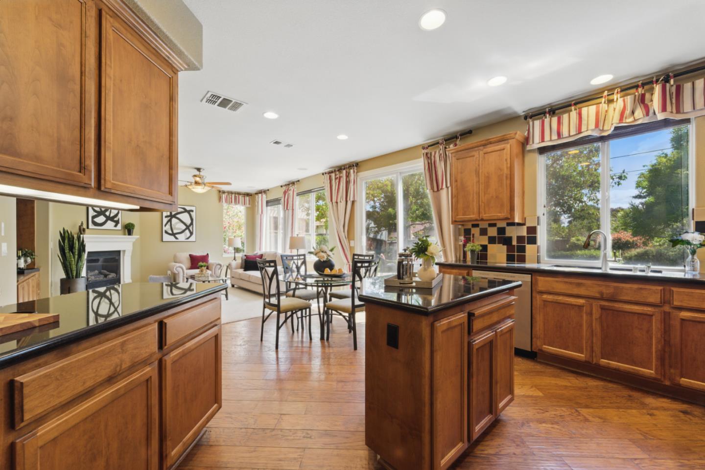 Detail Gallery Image 7 of 37 For 1353 Cristal Ct, San Jose,  CA 95127 - 4 Beds | 3 Baths