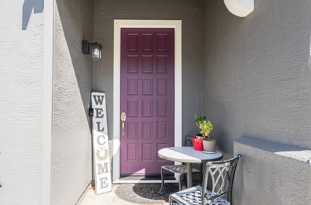Detail Gallery Image 2 of 31 For 1166 Wellington Ct, Salinas,  CA 93906 - 4 Beds | 2 Baths