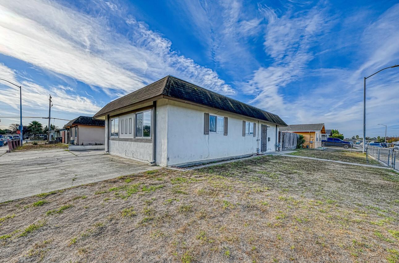 Detail Gallery Image 2 of 27 For 1258 Caoba Way, Salinas,  CA 93905 - 3 Beds | 1 Baths