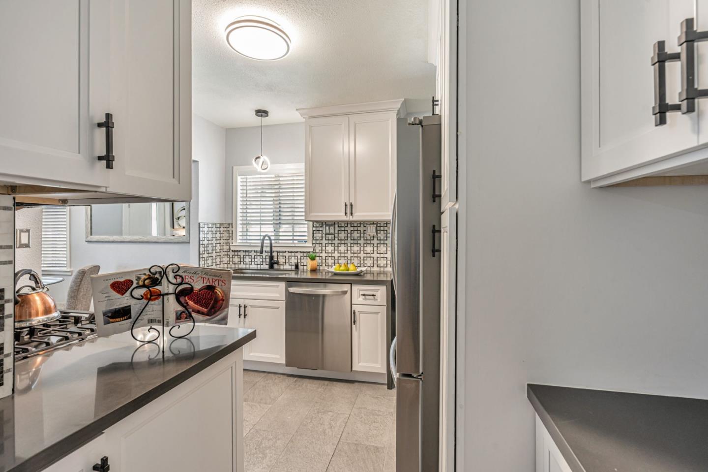 Detail Gallery Image 10 of 36 For 2825 Wallace St, Berkeley,  CA 94702 - 3 Beds | 1 Baths
