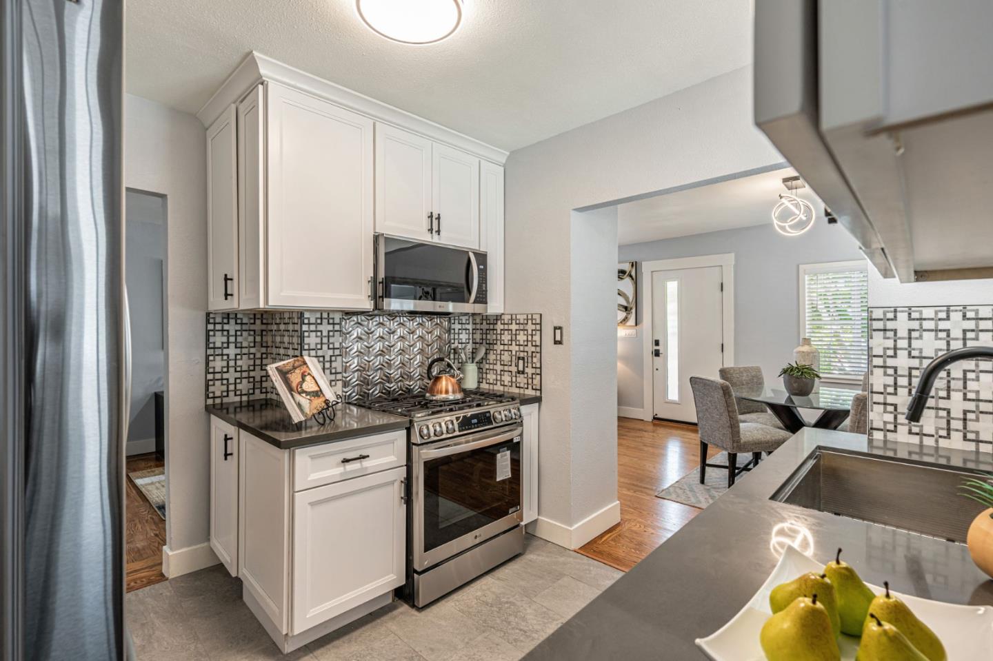 Detail Gallery Image 11 of 36 For 2825 Wallace St, Berkeley,  CA 94702 - 3 Beds | 1 Baths