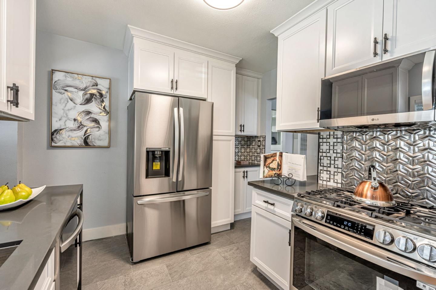 Detail Gallery Image 13 of 36 For 2825 Wallace St, Berkeley,  CA 94702 - 3 Beds | 1 Baths