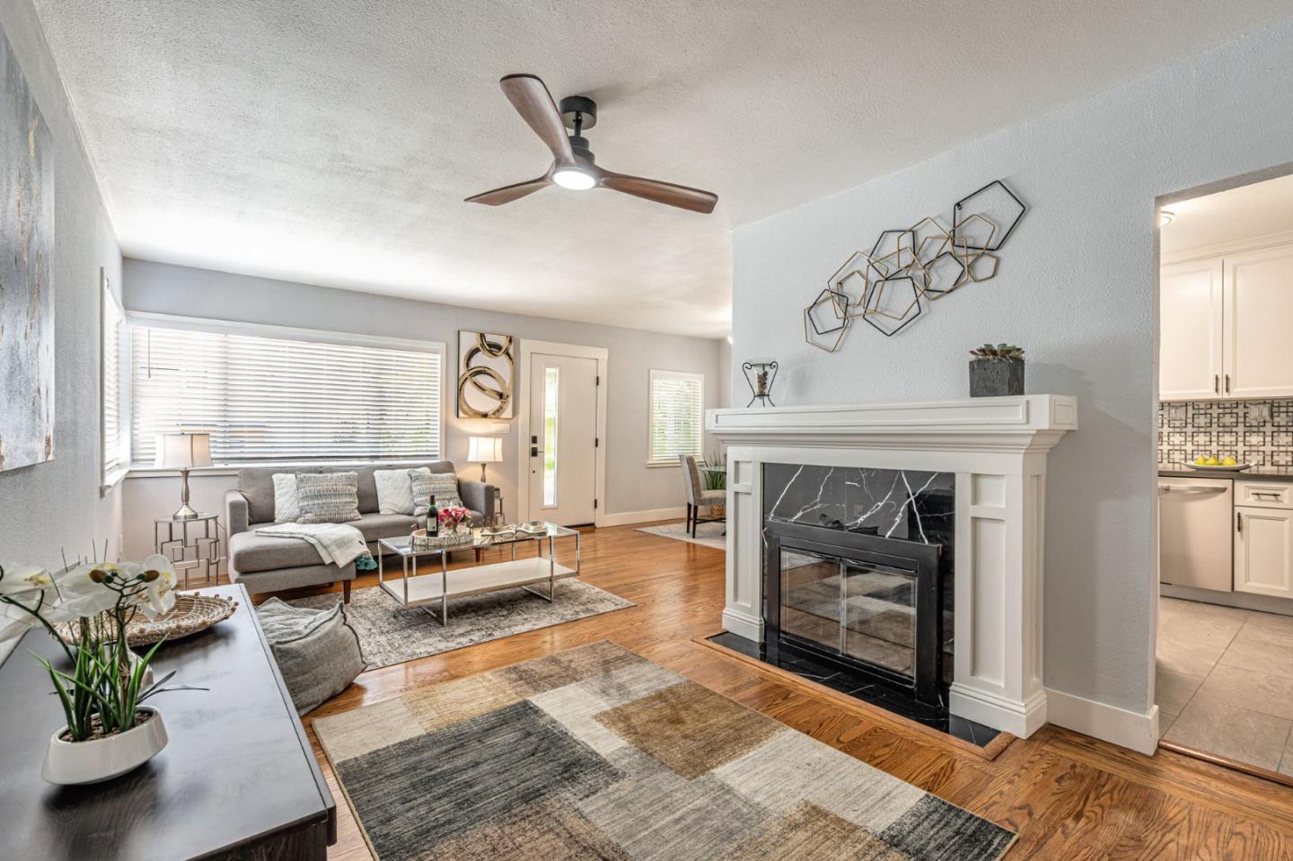 Detail Gallery Image 4 of 36 For 2825 Wallace St, Berkeley,  CA 94702 - 3 Beds | 1 Baths