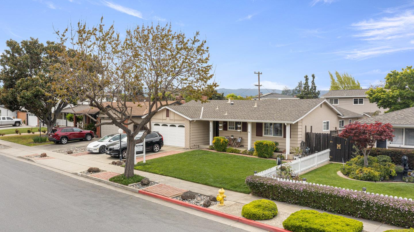Detail Gallery Image 2 of 41 For 1039 Almarida Dr, Campbell,  CA 95128 - 4 Beds | 2 Baths