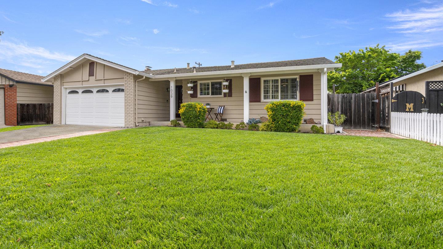 Detail Gallery Image 3 of 41 For 1039 Almarida Dr, Campbell,  CA 95128 - 4 Beds | 2 Baths