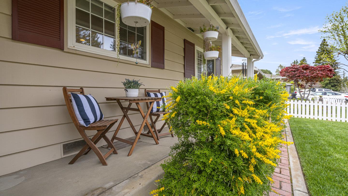 Detail Gallery Image 4 of 41 For 1039 Almarida Dr, Campbell,  CA 95128 - 4 Beds | 2 Baths